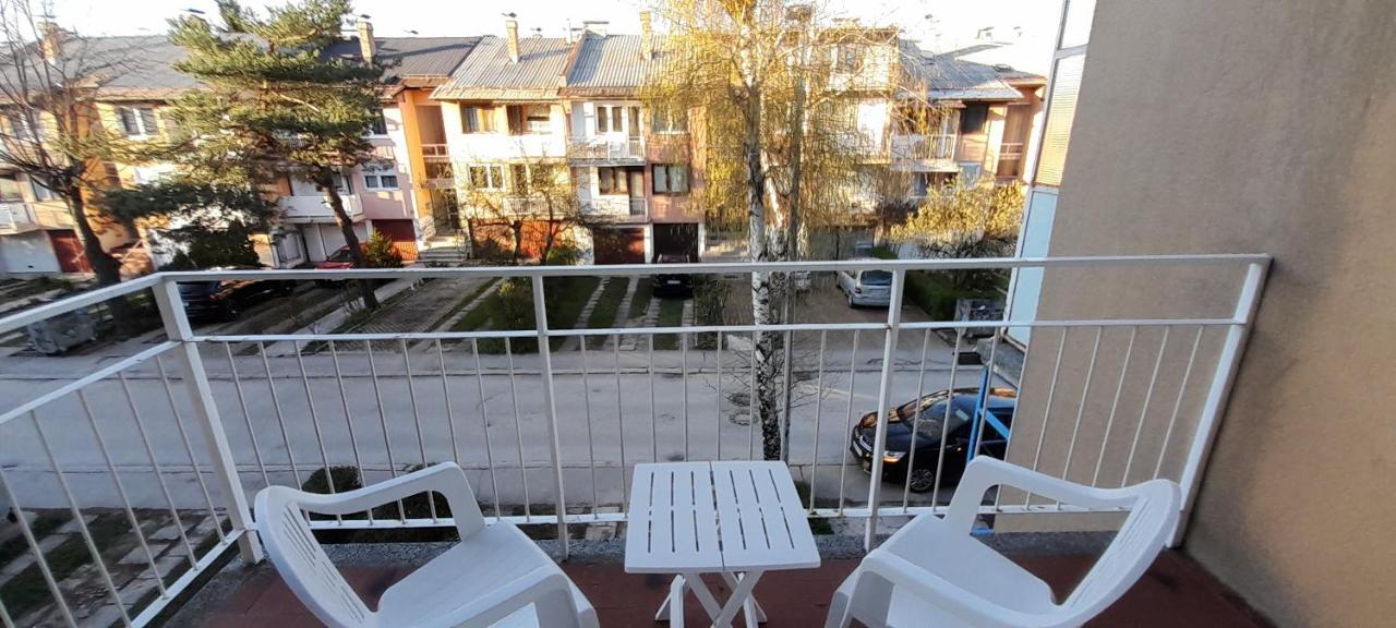 Cozy And Sunny Apartment Near The Airport Saraybosna Dış mekan fotoğraf